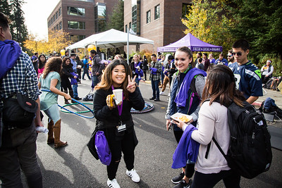 Students at a W Day event at UW Bothell