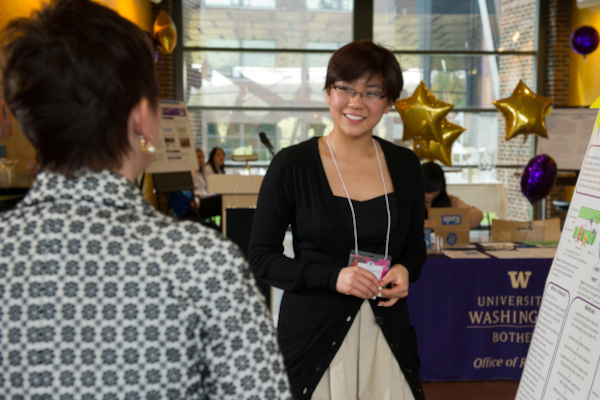 Student presenting their research at Undergrad Research Fair