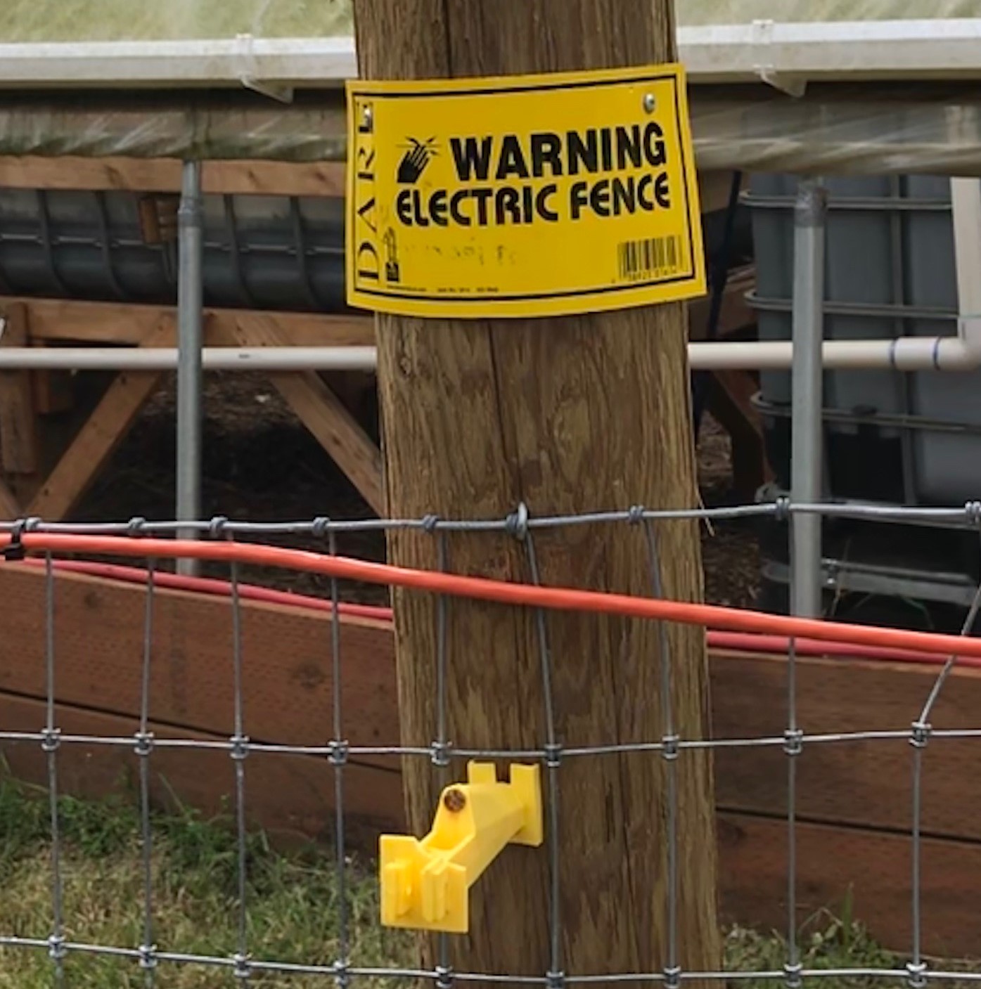 Electrified fence warning sign